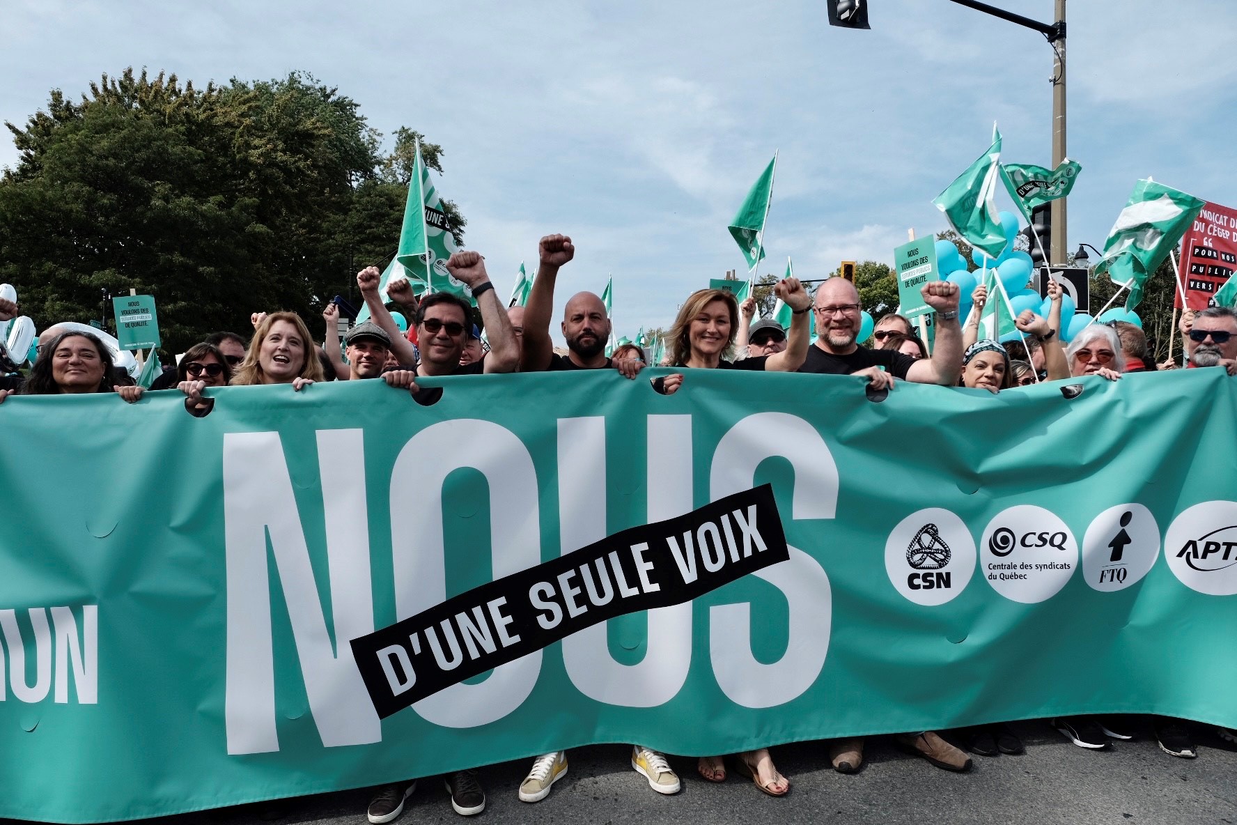 Image Plus de 100 000 personnes manifestent à Montréal pour les services publics