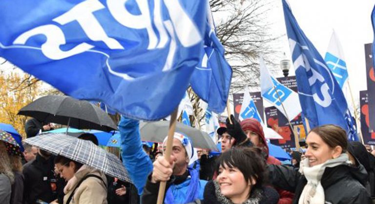 Les négociateurs du gouvernement Legault ne pourront pas empêcher les travailleuses et les travailleurs de la santé et des services sociaux de manifester bruyamment - APTS Les négociateurs du gouvernement Legault ne pourront pas empêcher les travailleuses et les travailleurs de la santé et des services sociaux de manifester bruyamment - APTS