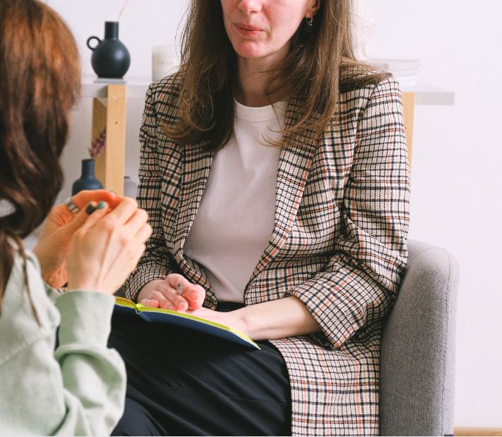 Le gouvernement veut dévaluer les titres d'emploi de sexologues clinicien·nes, infirmières cliniciennes et acheteuses - APTS Le gouvernement veut dévaluer les titres d'emploi de sexologues clinicien·nes, infirmières cliniciennes et acheteuses - APTS