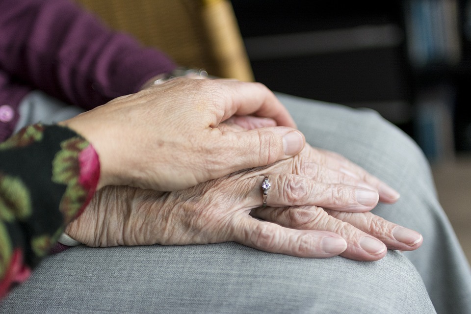 Soutien à domicile | Rapport "Bien vieillir chez soi" : le gouvernement doit maintenant faire connaître ses intentions - APTS Soutien à domicile | Rapport "Bien vieillir chez soi" : le gouvernement doit maintenant faire connaître ses intentions - APTS